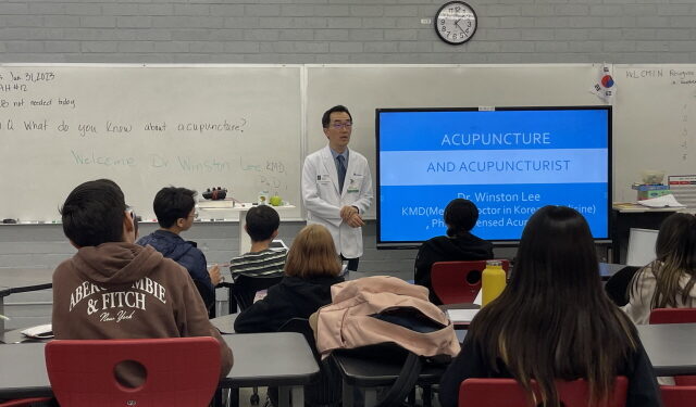 한국 한의사, OC 중학교에서 일일교사로 ‘한국 한의학’ 소개