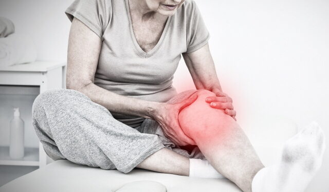 무릎 퇴행성관절염 악화시키는 생활습관은?