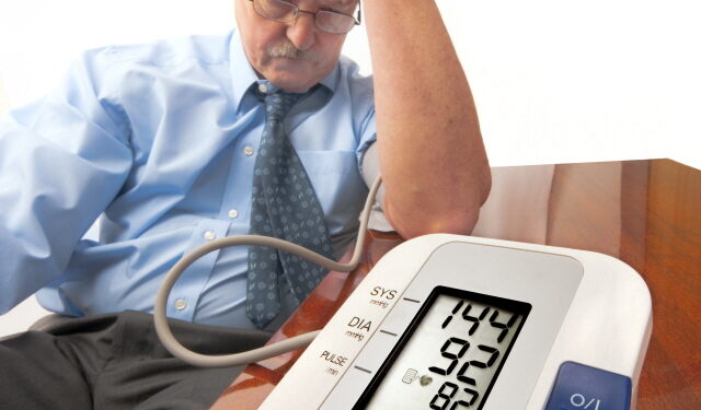 중년 고혈압 환자에게 알려줄 ‘혈압 관리법’