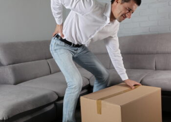 디스크, 참다 간 평생 후회… 수술보다 먼저 ‘한의치료’