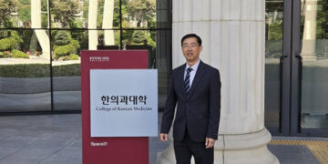 데이비드 리 원장, 경희대 한의대서 둘체질침 발표∙허만회 박사와 학술교류